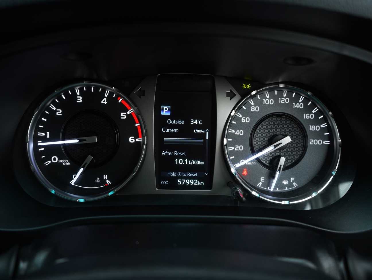 terpakai 2021 Toyota Hilux V Dual Cab 2.4