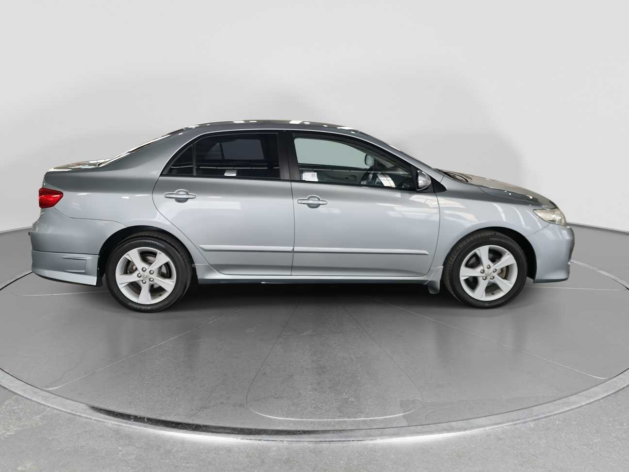 used 2013 Toyota Corolla Altis E 1.8