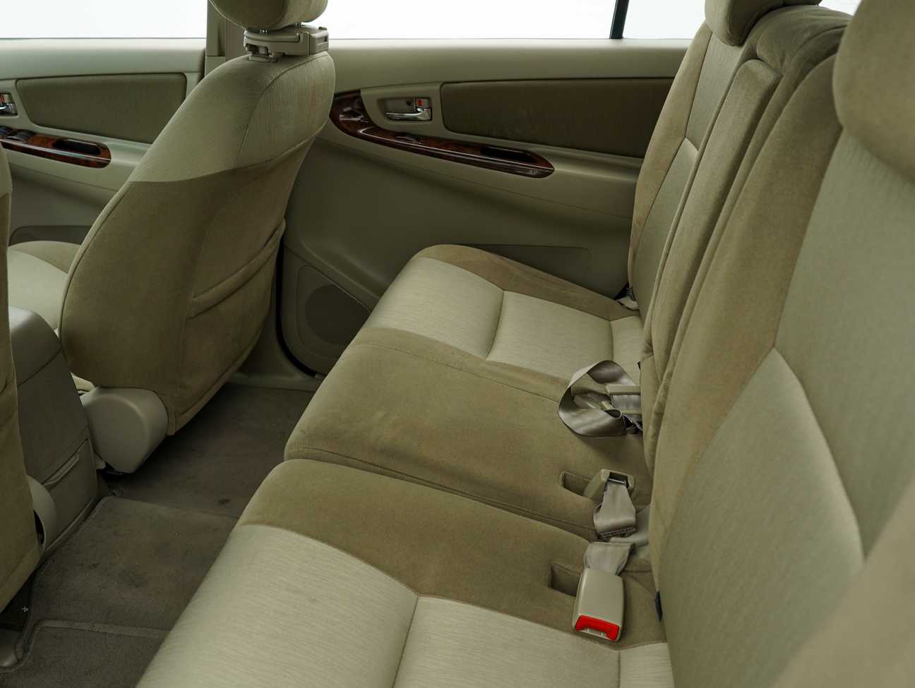 used 2014 Toyota INNOVA G 2.0