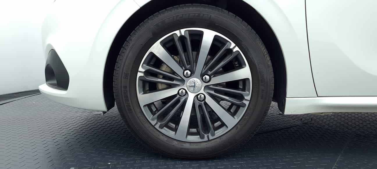 used 2018 Peugeot 208 PURETECH 1.2