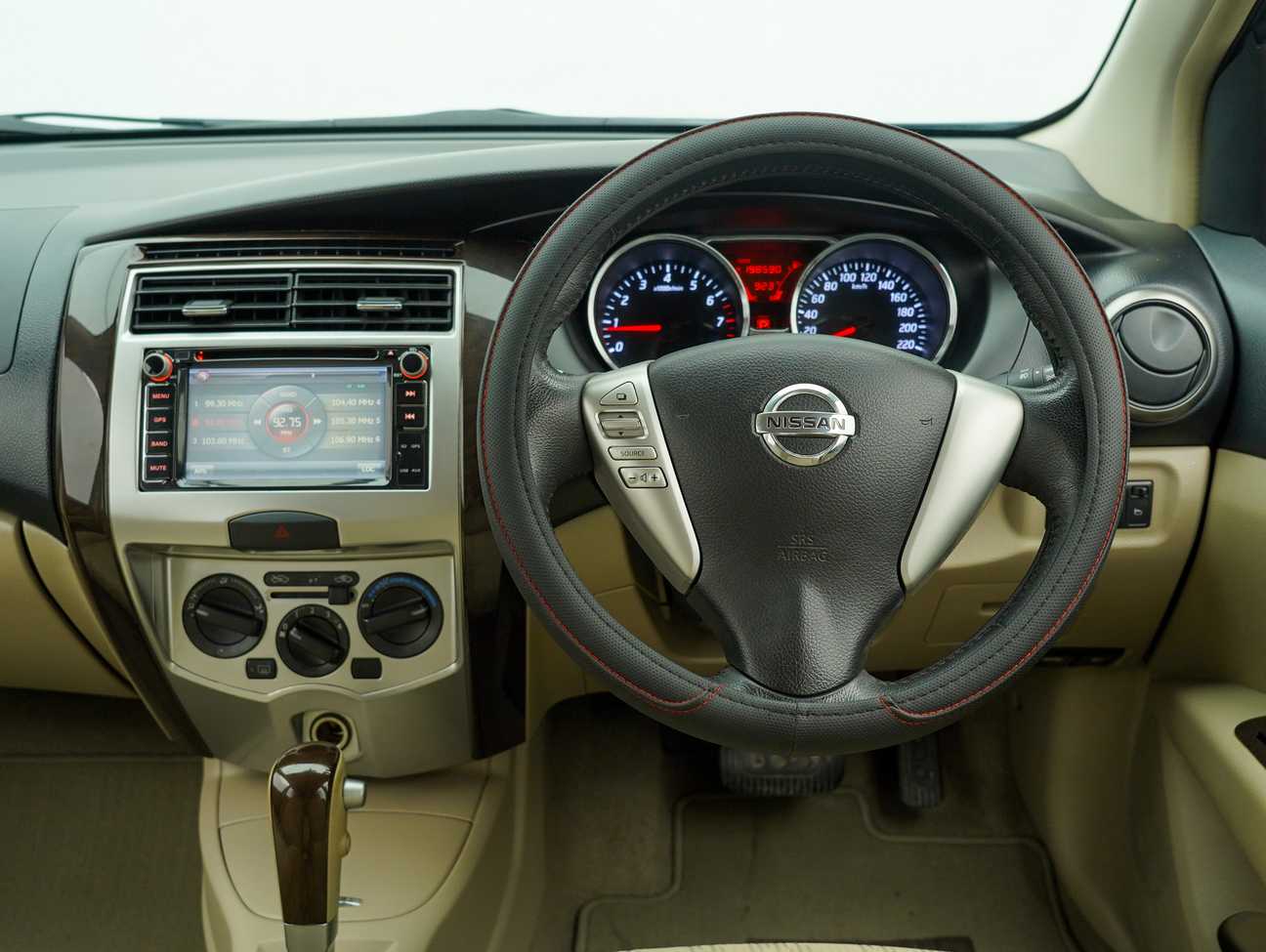 terpakai 2014 Nissan Grand Livina Comfort 1.8