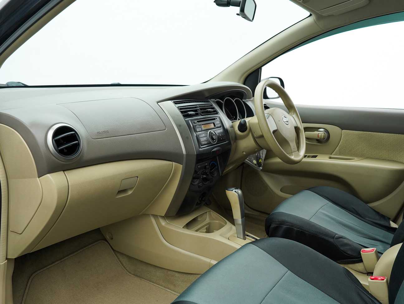 terpakai 2010 Nissan Grand Livina Comfort 1.6