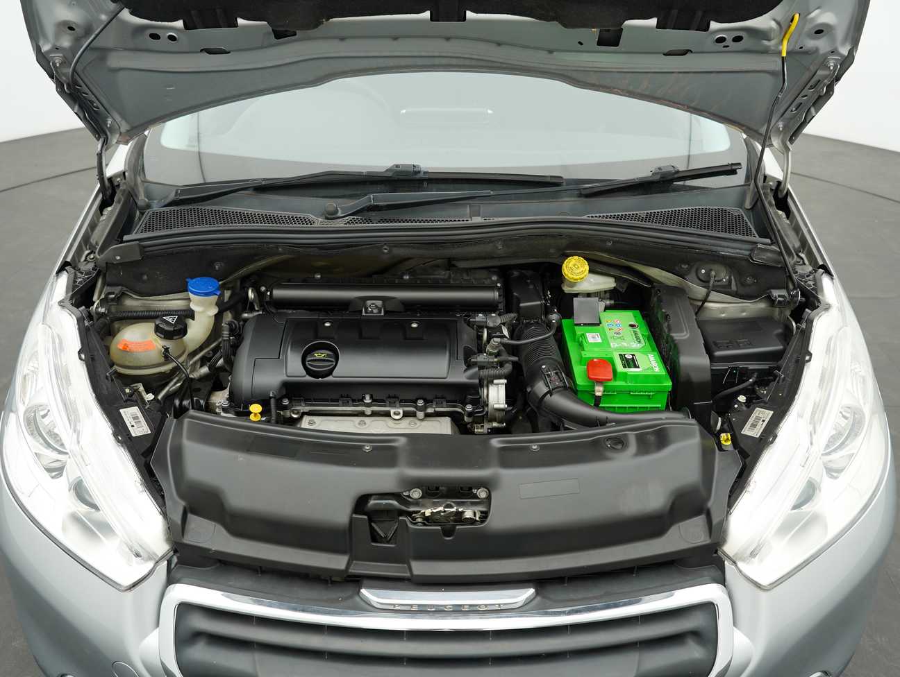 terpakai 2015 Peugeot 208 Allure 3 Door 1.6