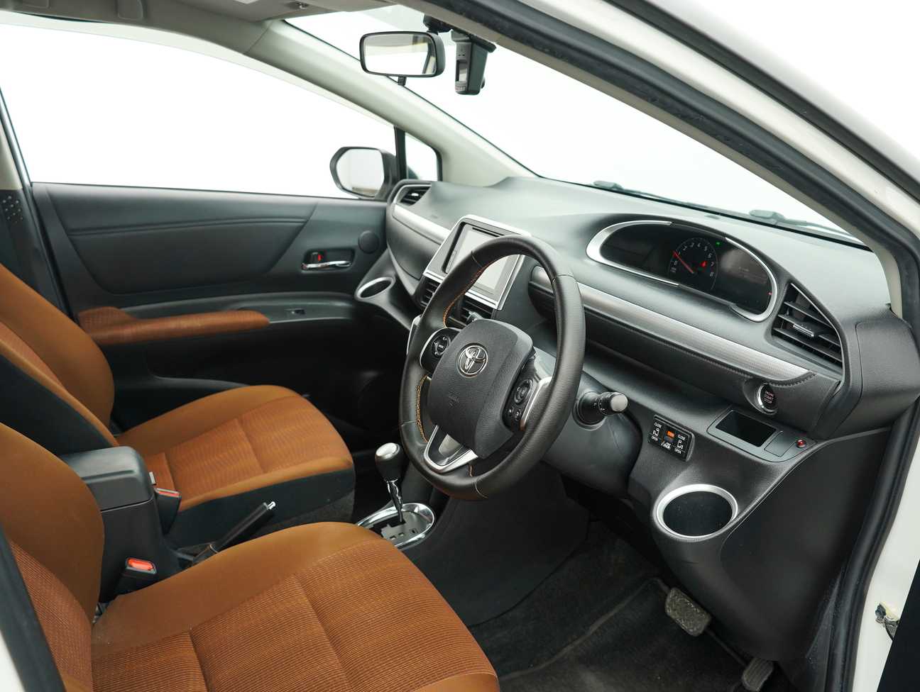 used 2018 Toyota Sienta V 1.5