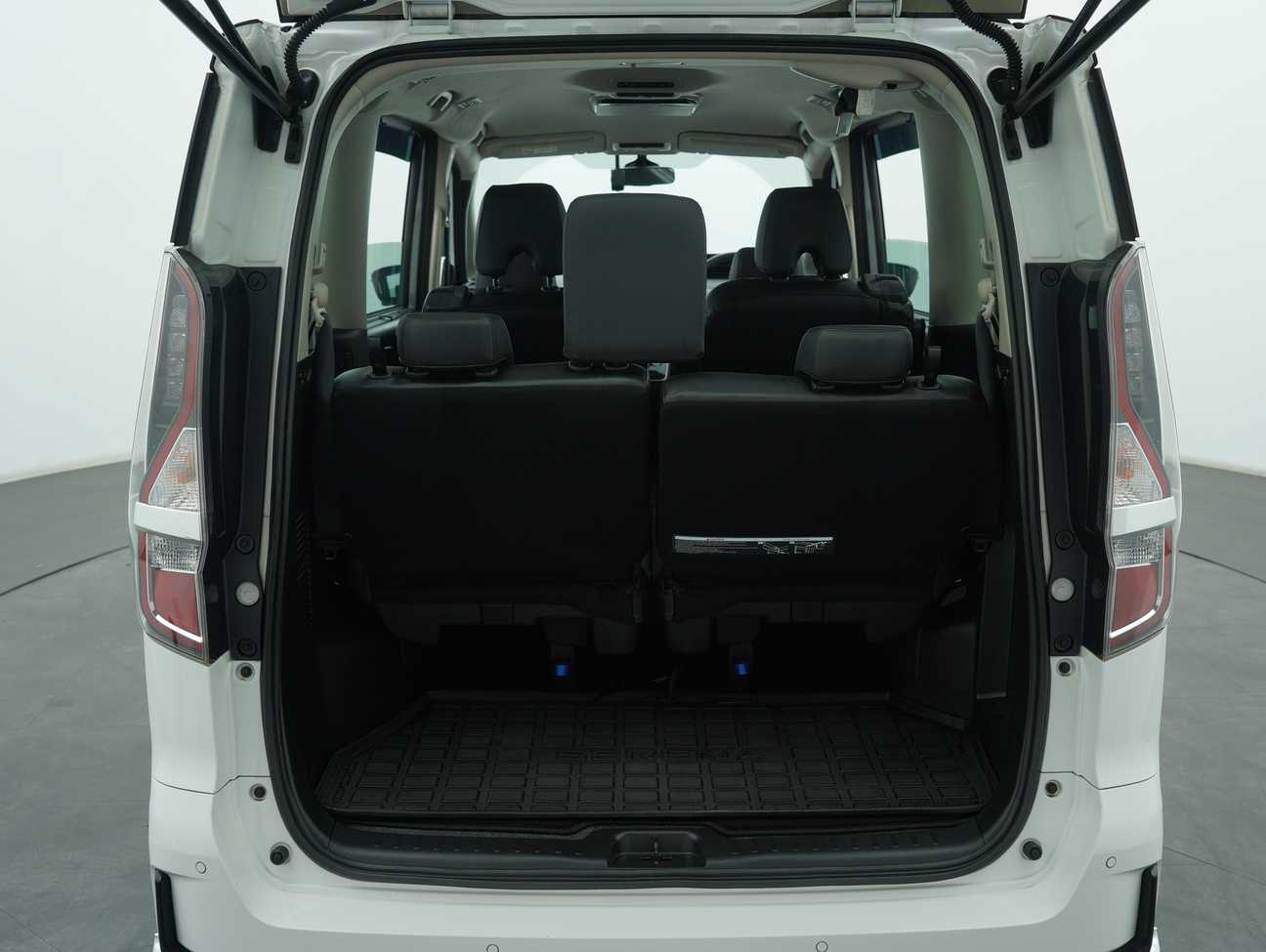 used 2023 Nissan Serena S-Hybrid High-Way Star Premium 2.0