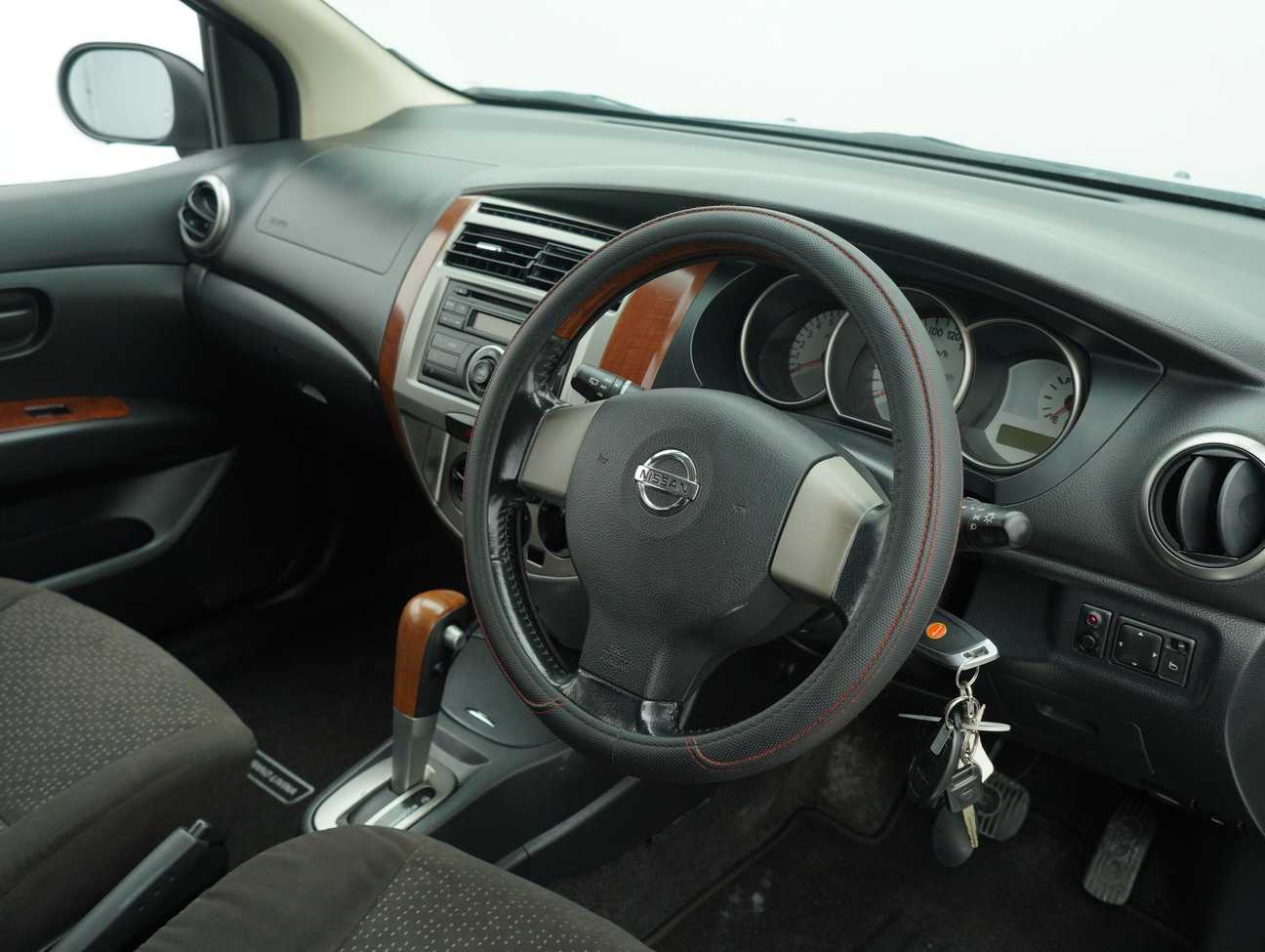 used 2012 Nissan Grand Livina CVTC Comfort 1.8