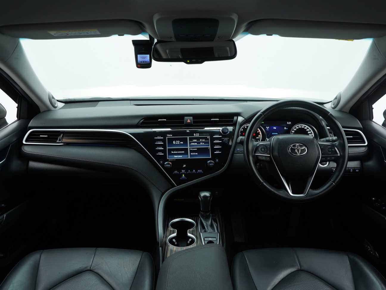 used 2019 Toyota Camry V 2.5