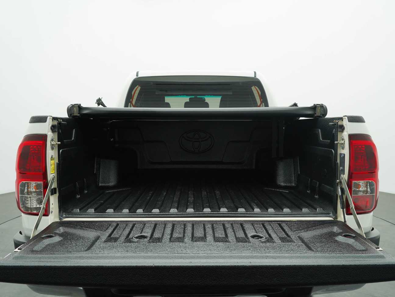 used 2018 Toyota Hilux L-Edition Dual Cab 2.8