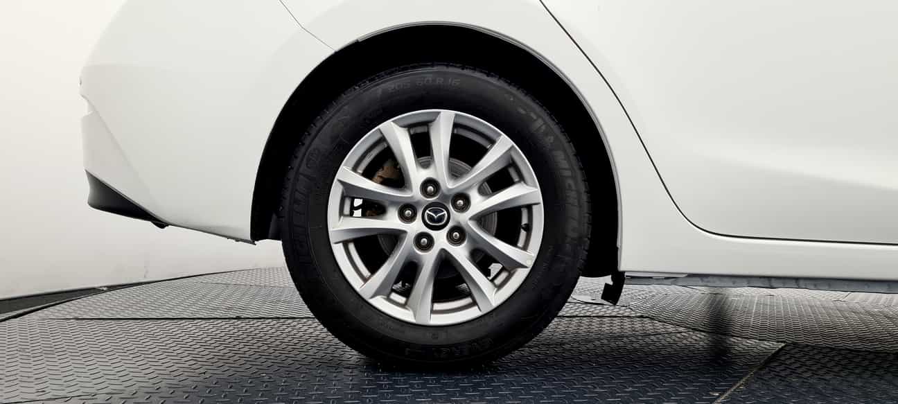 terpakai 2015 Mazda 3 SEDAN SKYACTIV-G (CKD) 2.0