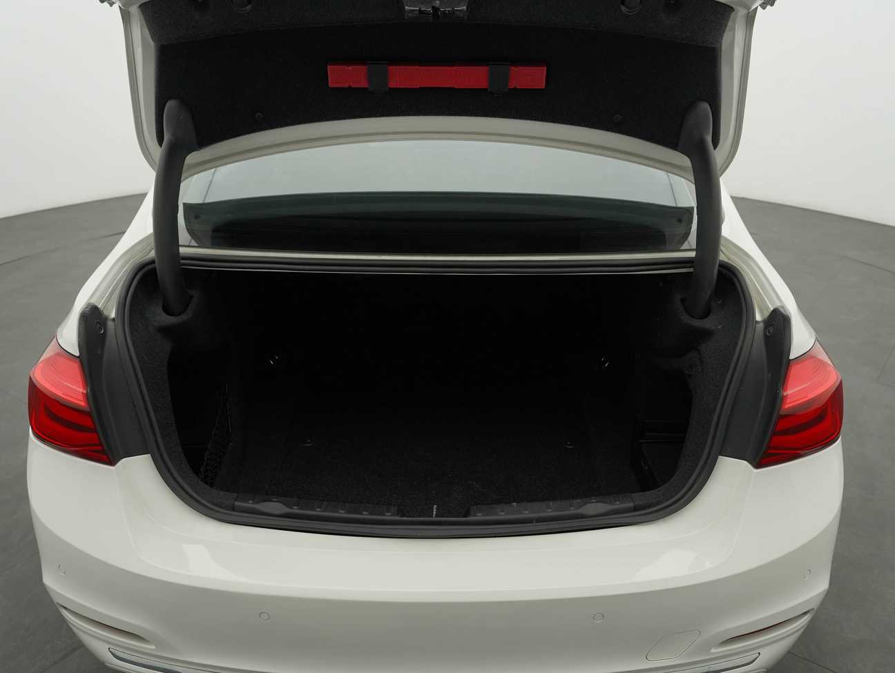 used 2016 BMW 318i Luxury 1.5