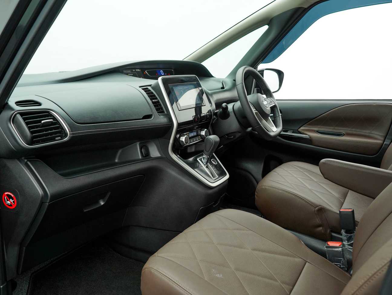 used 2021 Nissan Serena S-Hybrid High-Way Star Two-Tone Color 2.0