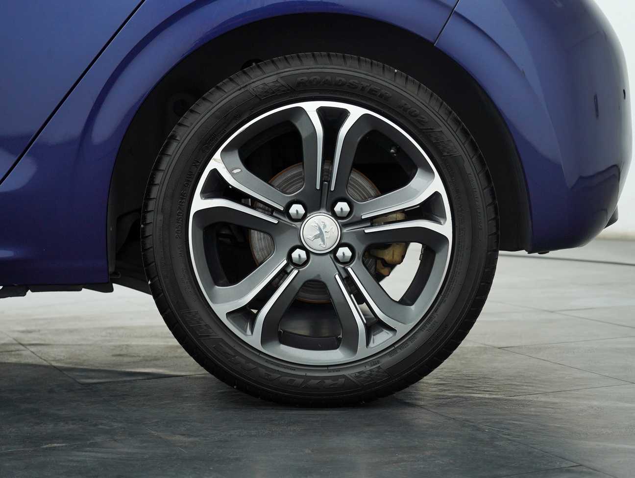 terpakai 2014 Peugeot 208 Allure 5 Door 1.6