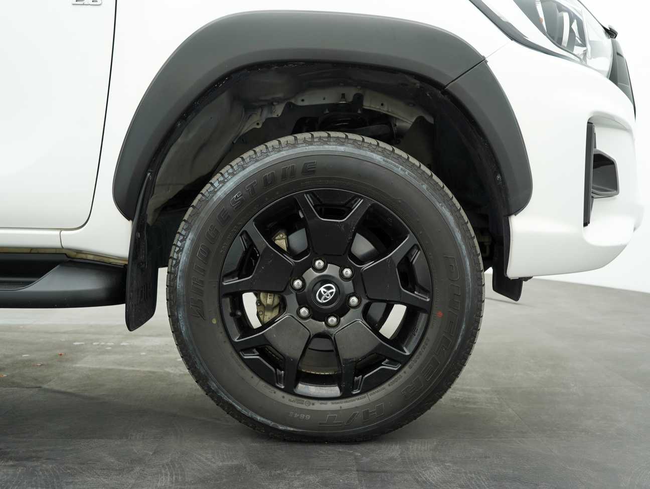 terpakai 2020 Toyota HILUX DOUBLE CAB BLACK EDITION 4X4 2.8