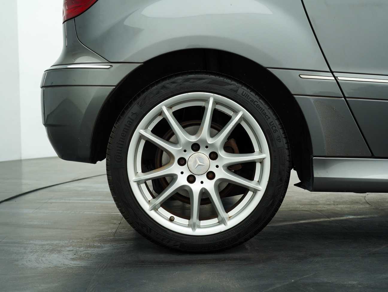 terpakai 2011 Mercedes-Benz B180  1.7