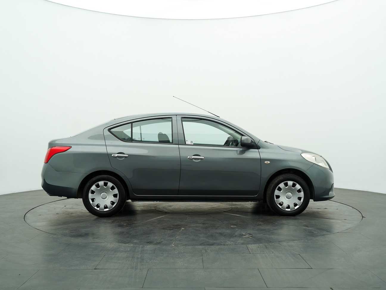 terpakai 2013 Nissan Almera E 1.5