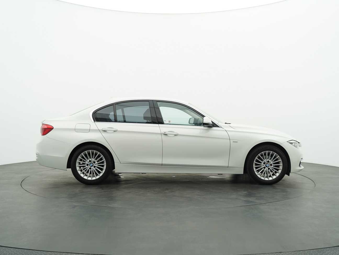 terpakai 2017 BMW 318i Luxury 1.5