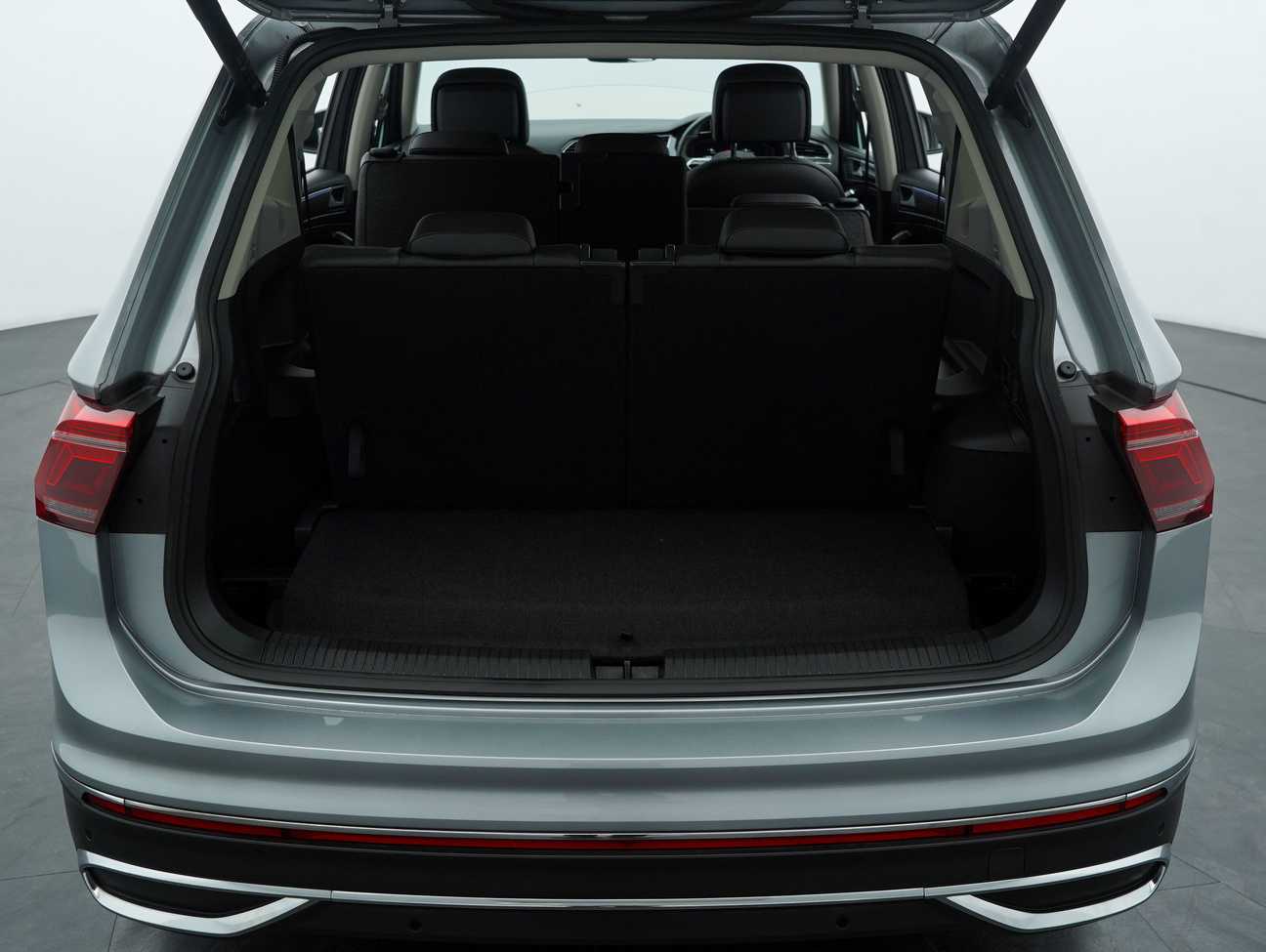 terpakai 2023 Volkswagen Tiguan Allspace Elegance 1.4
