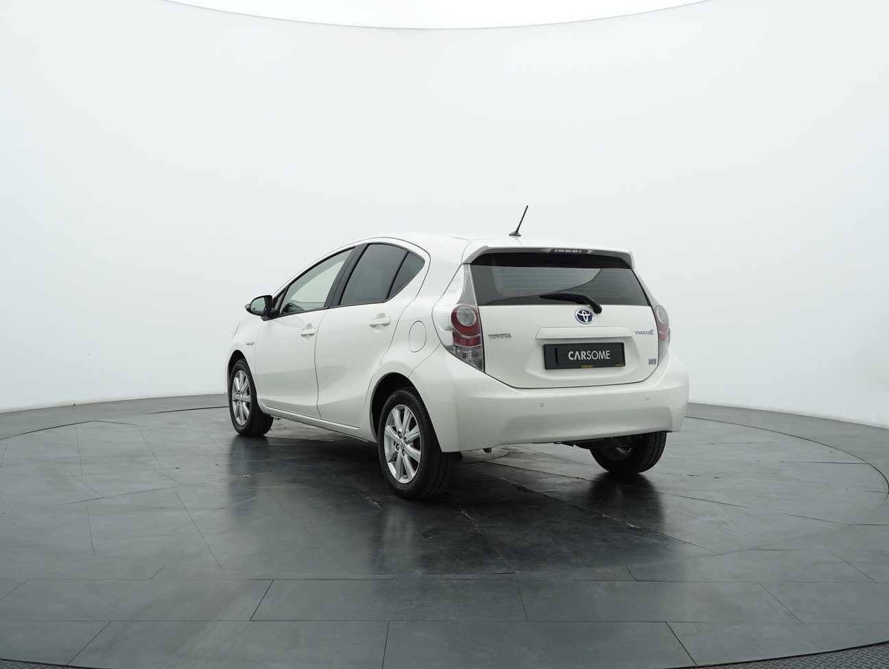 terpakai 2012 Toyota Prius C Hybrid 1.5