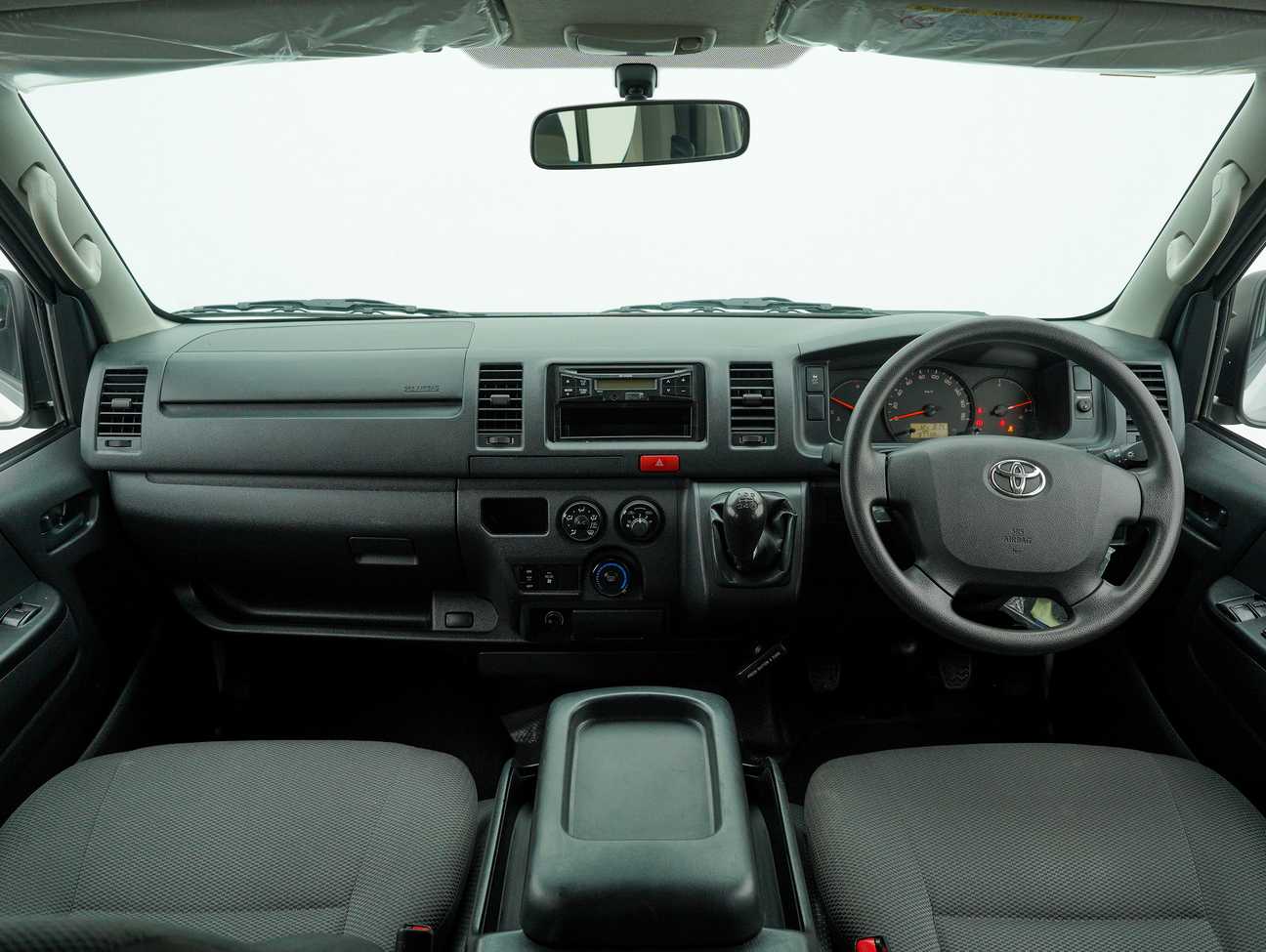 terpakai 2016 Toyota Hiace Window Van 2.5