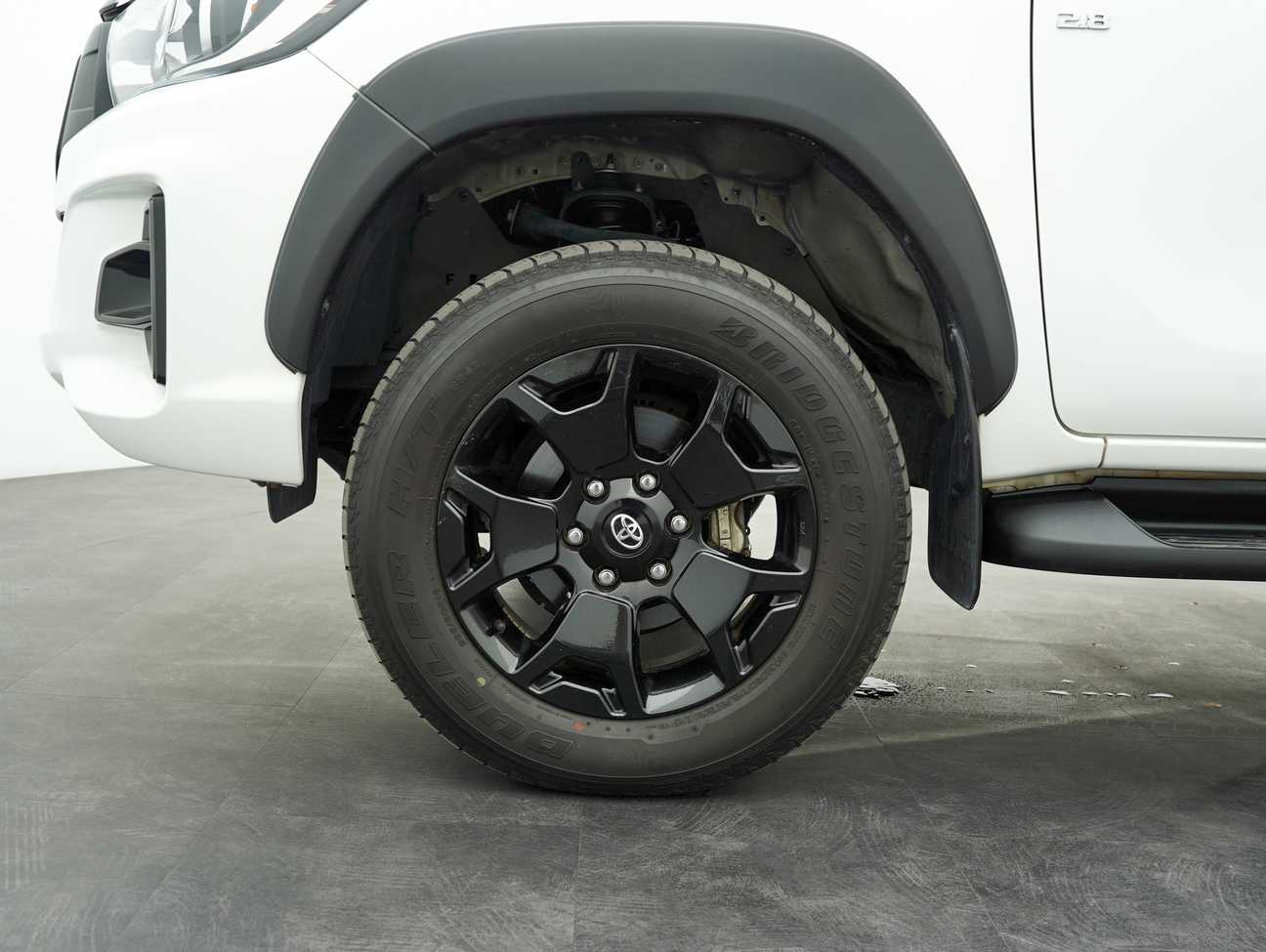 terpakai 2020 Toyota HILUX DOUBLE CAB BLACK EDITION 4X4 2.8