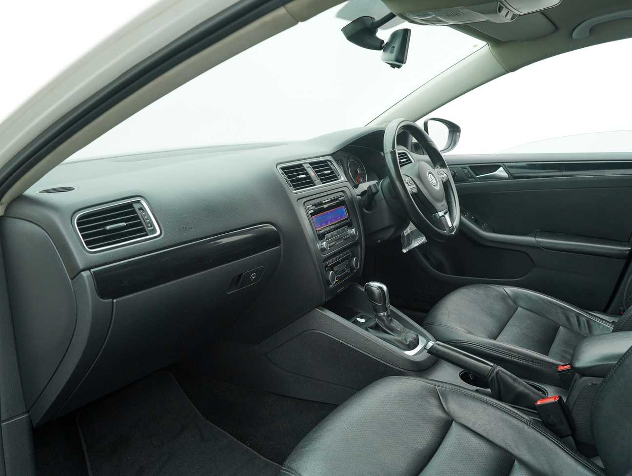 terpakai 2011 Volkswagen Jetta TSI 1.4