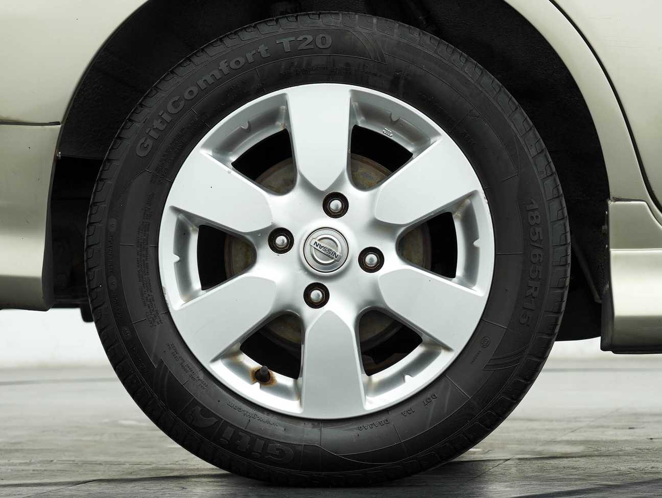 terpakai 2012 Nissan Grand Livina ST-L Comfort 1.6
