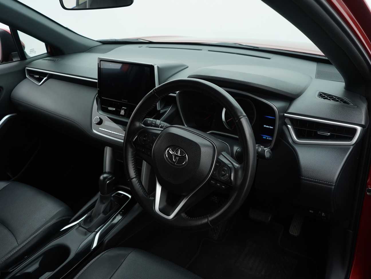 terpakai 2022 Toyota Corolla Cross V 1.8