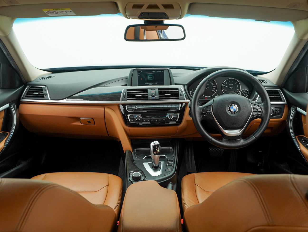 used 2018 BMW 318i Luxury 1.5