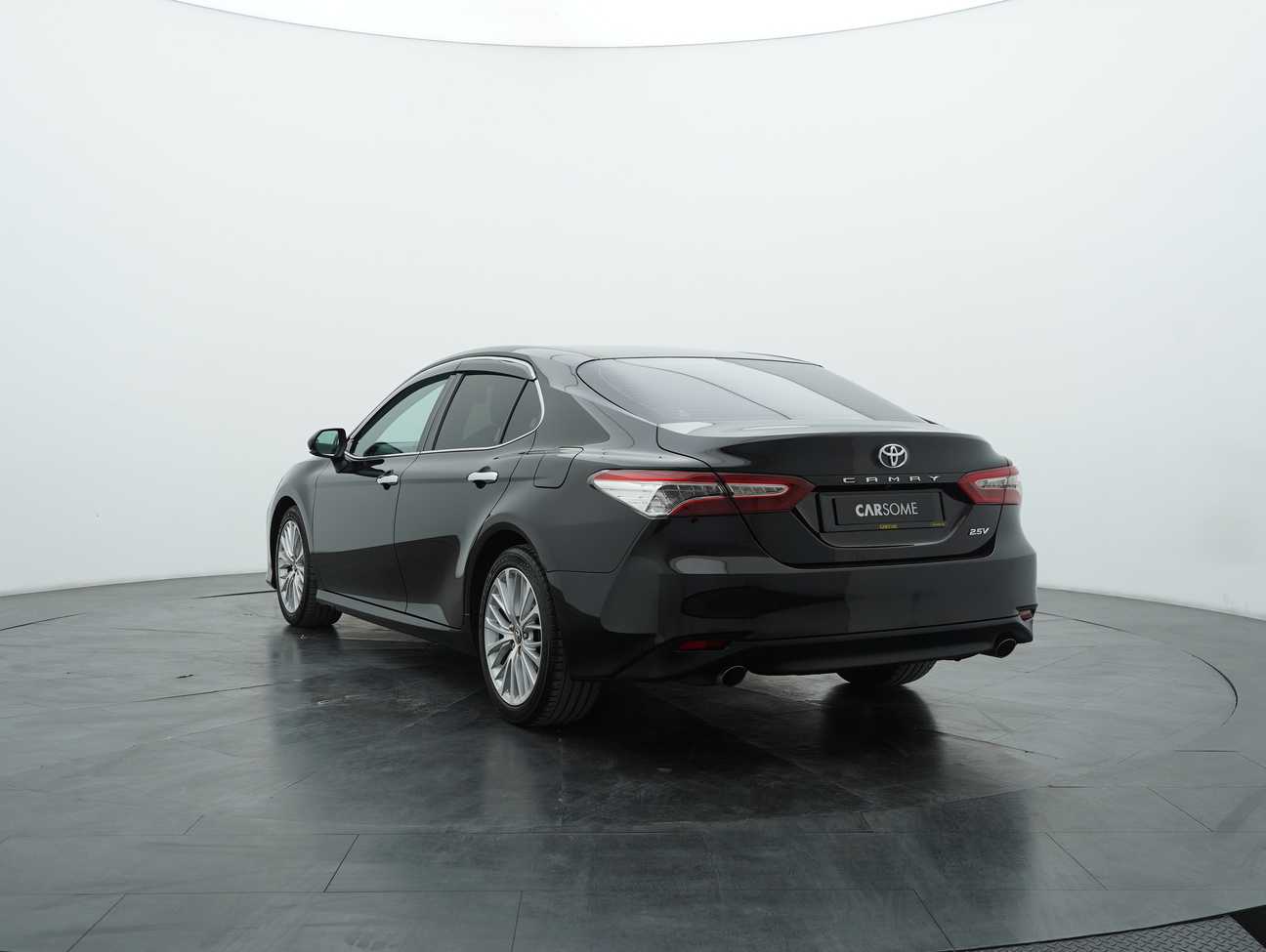 used 2019 Toyota Camry V 2.5