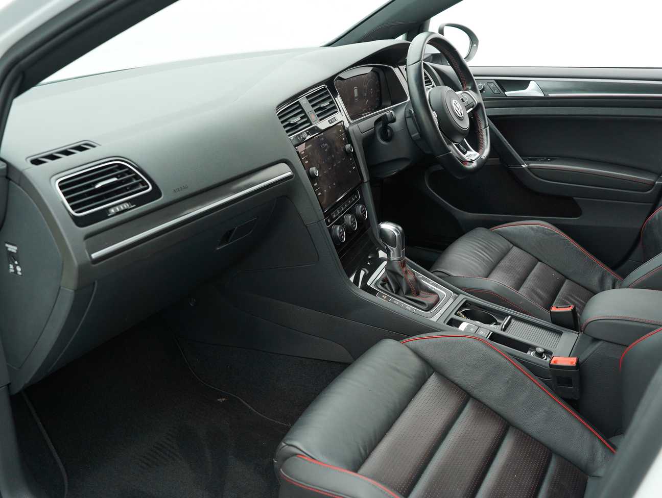 terpakai 2019 Volkswagen GOLF GTI 2.0