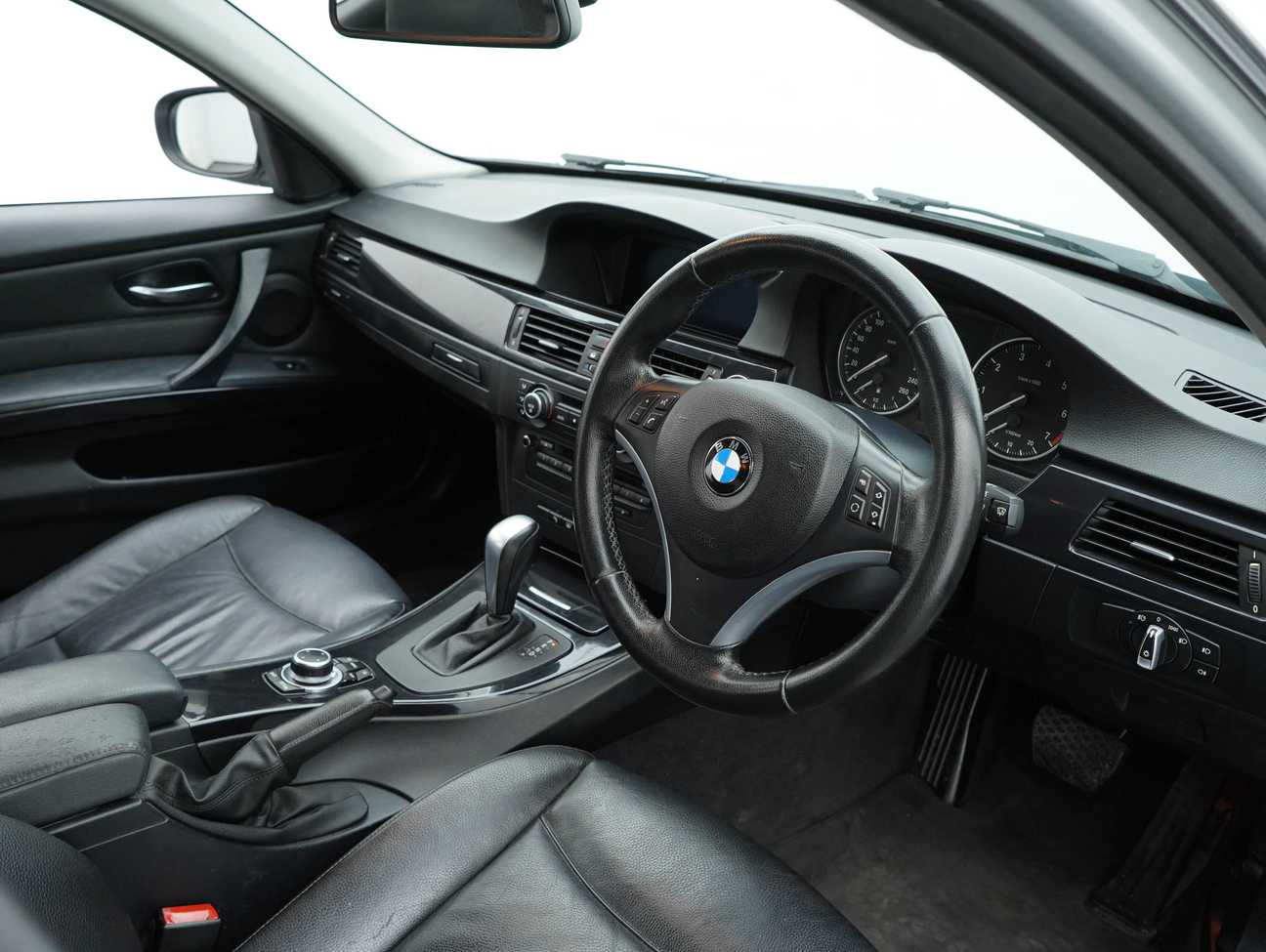 used 2011 BMW 320i  2.0