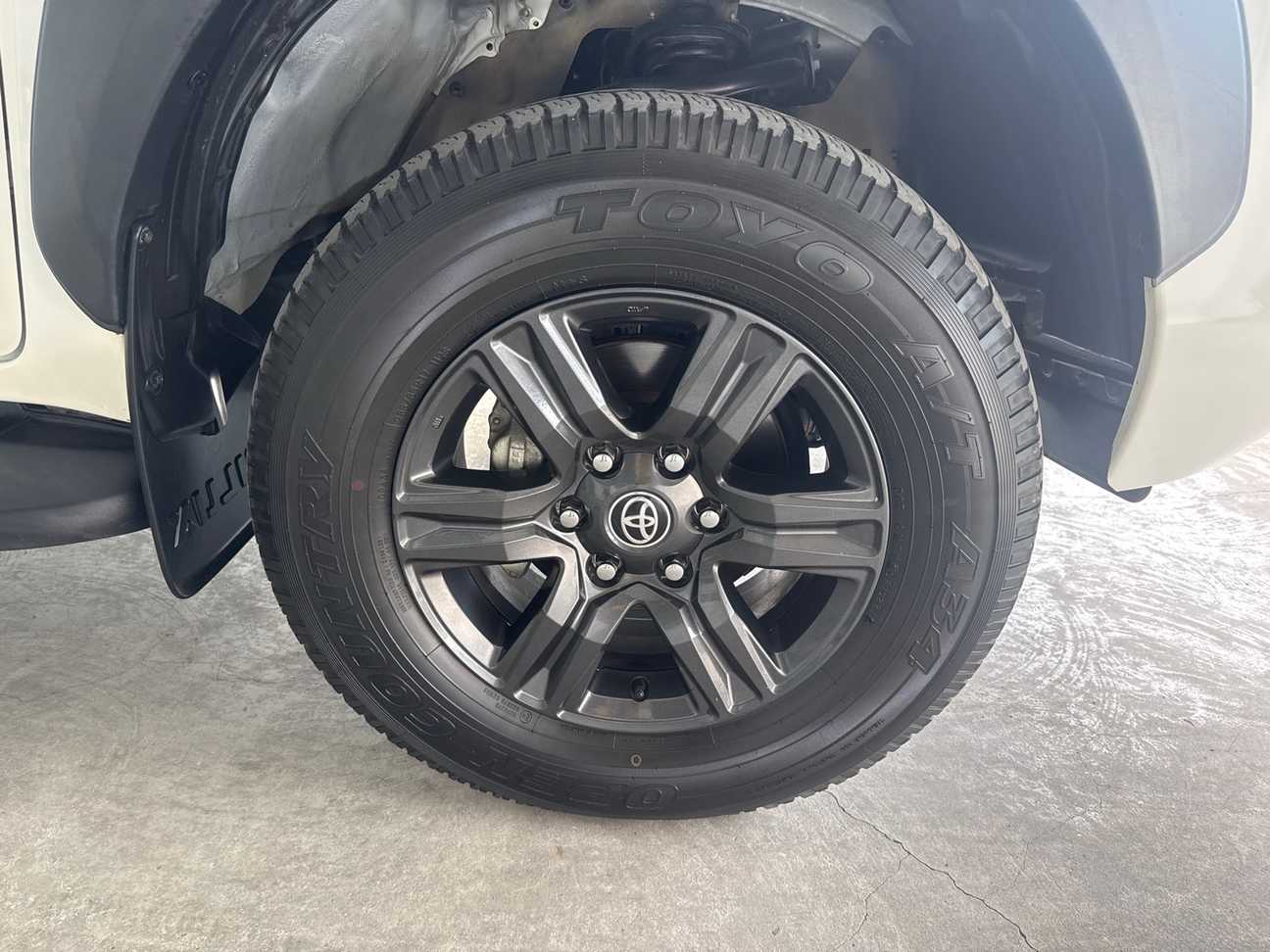 used 2023 Toyota Hilux E Dual Cab 2.4