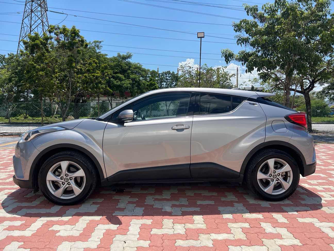 terpakai 2018 Toyota C-HR  1.8