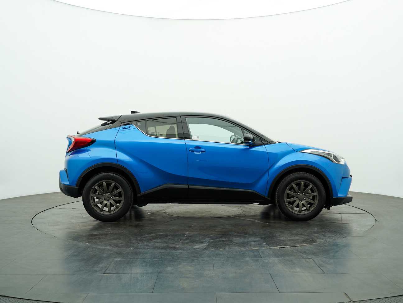 used 2018 Toyota C-HR  1.8