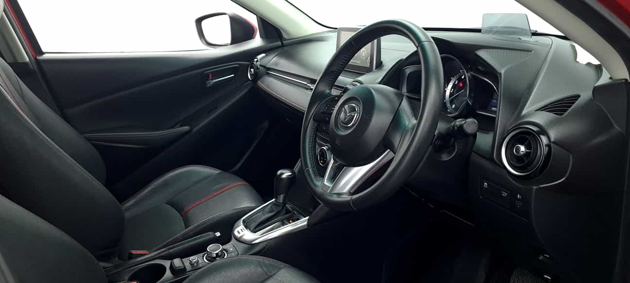 terpakai 2015 Mazda 2 SEDAN 1.5