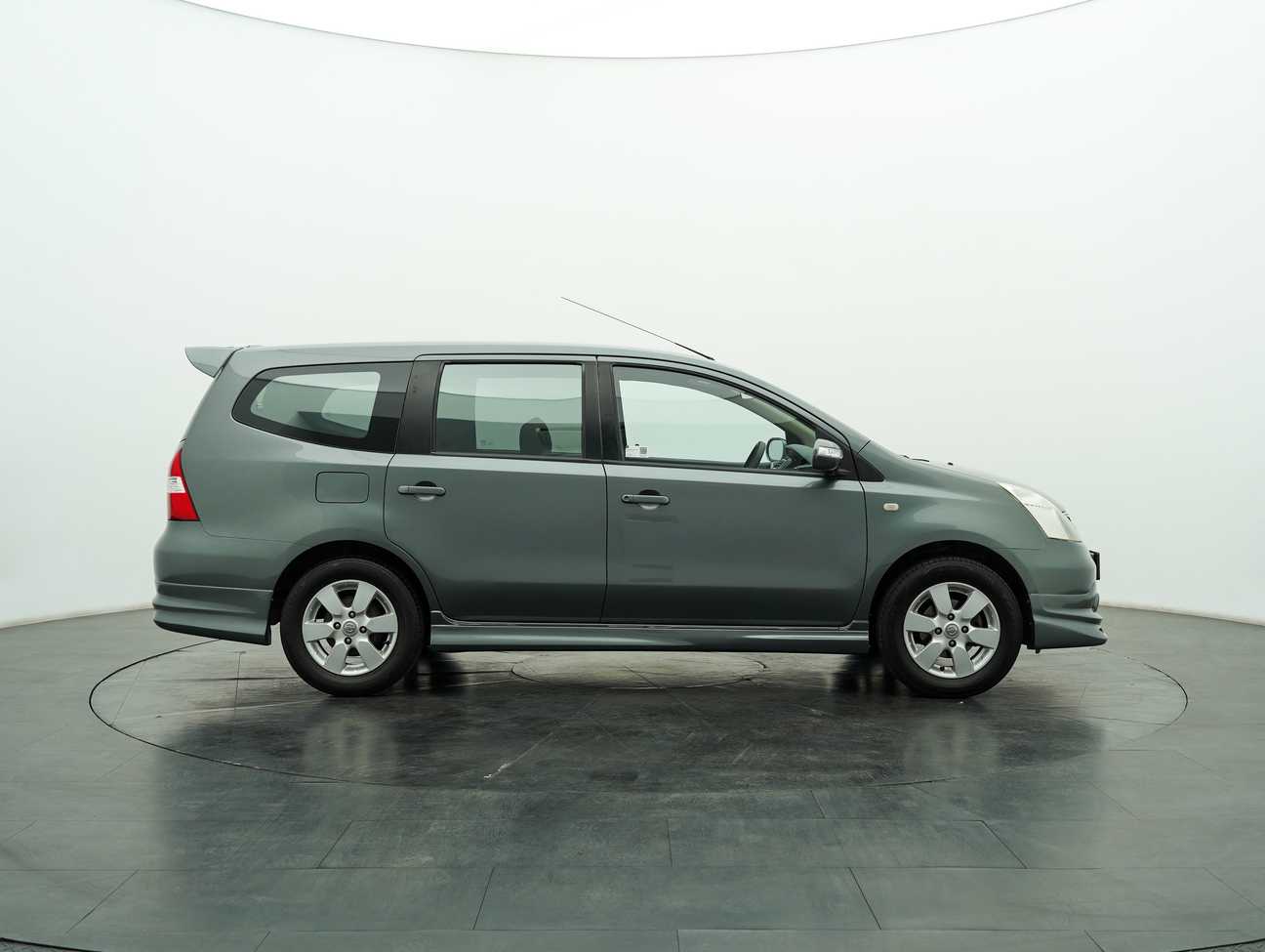 terpakai 2013 Nissan Grand Livina Comfort 1.6