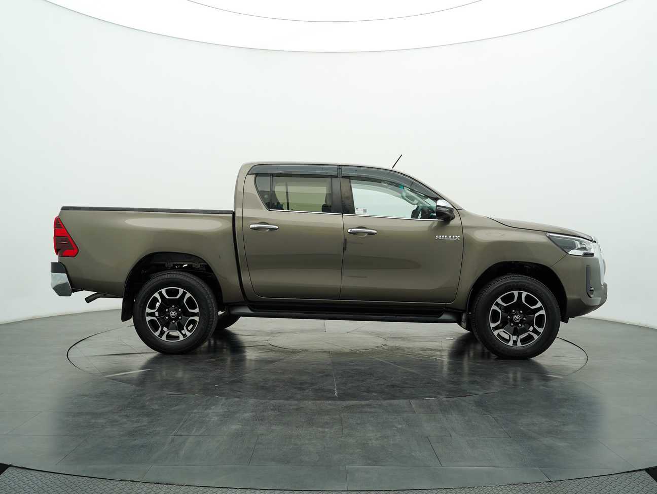 terpakai 2022 Toyota Hilux V Dual Cab 2.4