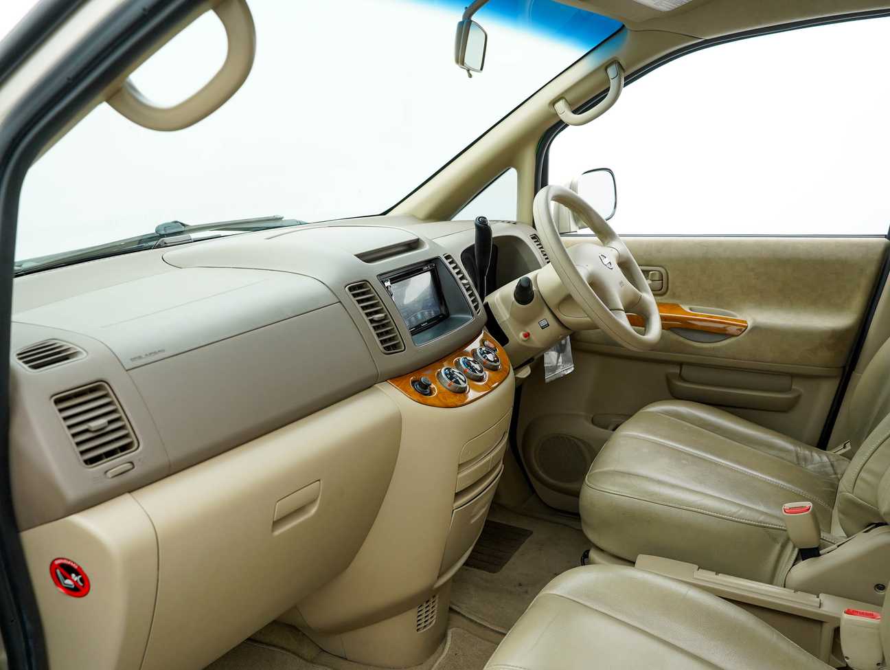 used 2011 Nissan Serena Comfort 2.0