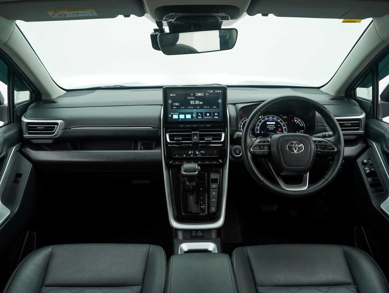 used 2023 Toyota Innova Zenix V 2.0