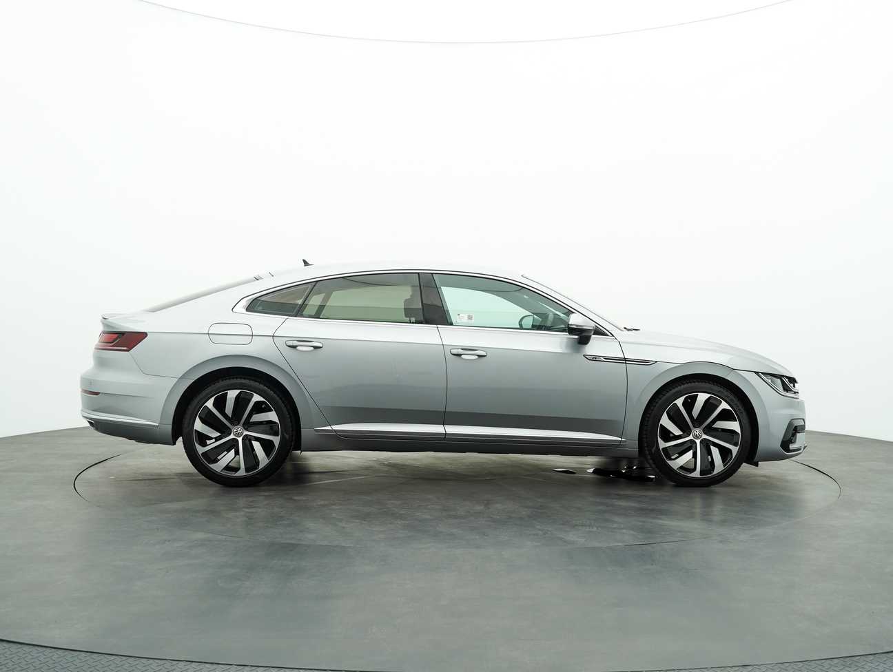 terpakai 2020 Volkswagen Arteon R-line Fastback 2.0