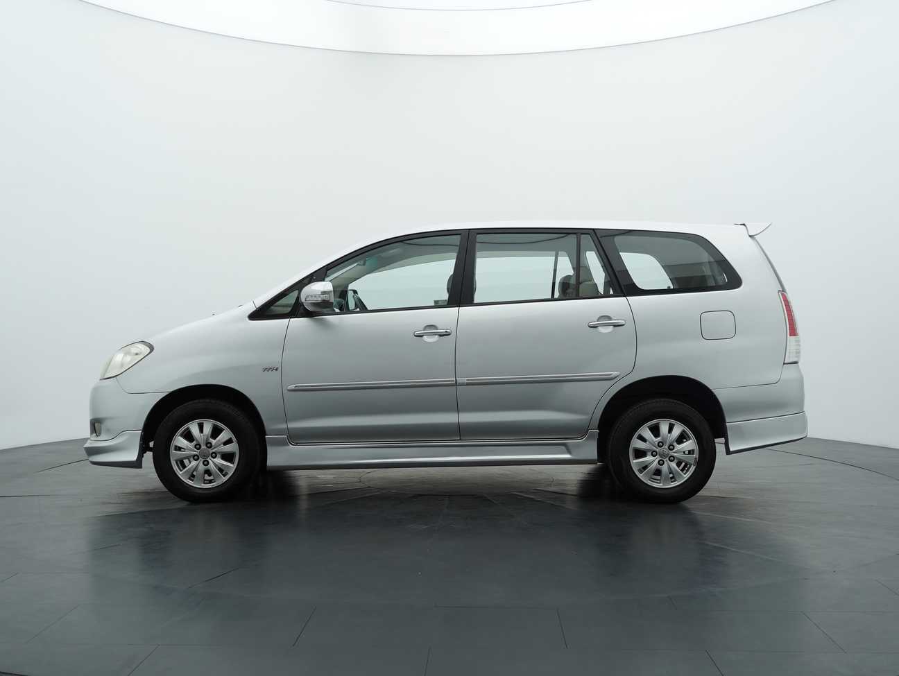 terpakai 2010 Toyota Innova G 2.0