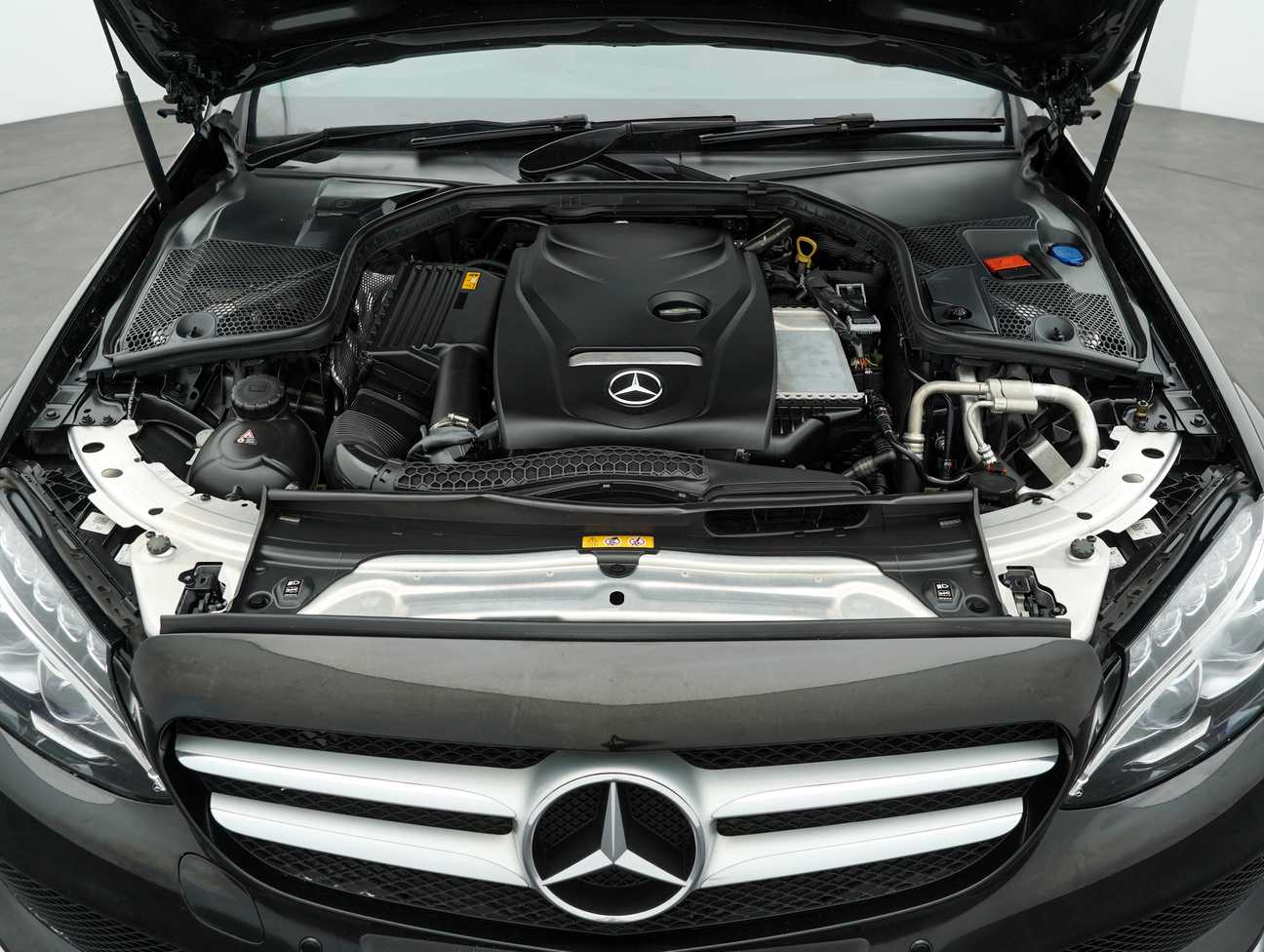 used 2018 Mercedes-Benz C250 AMG Line 2.0