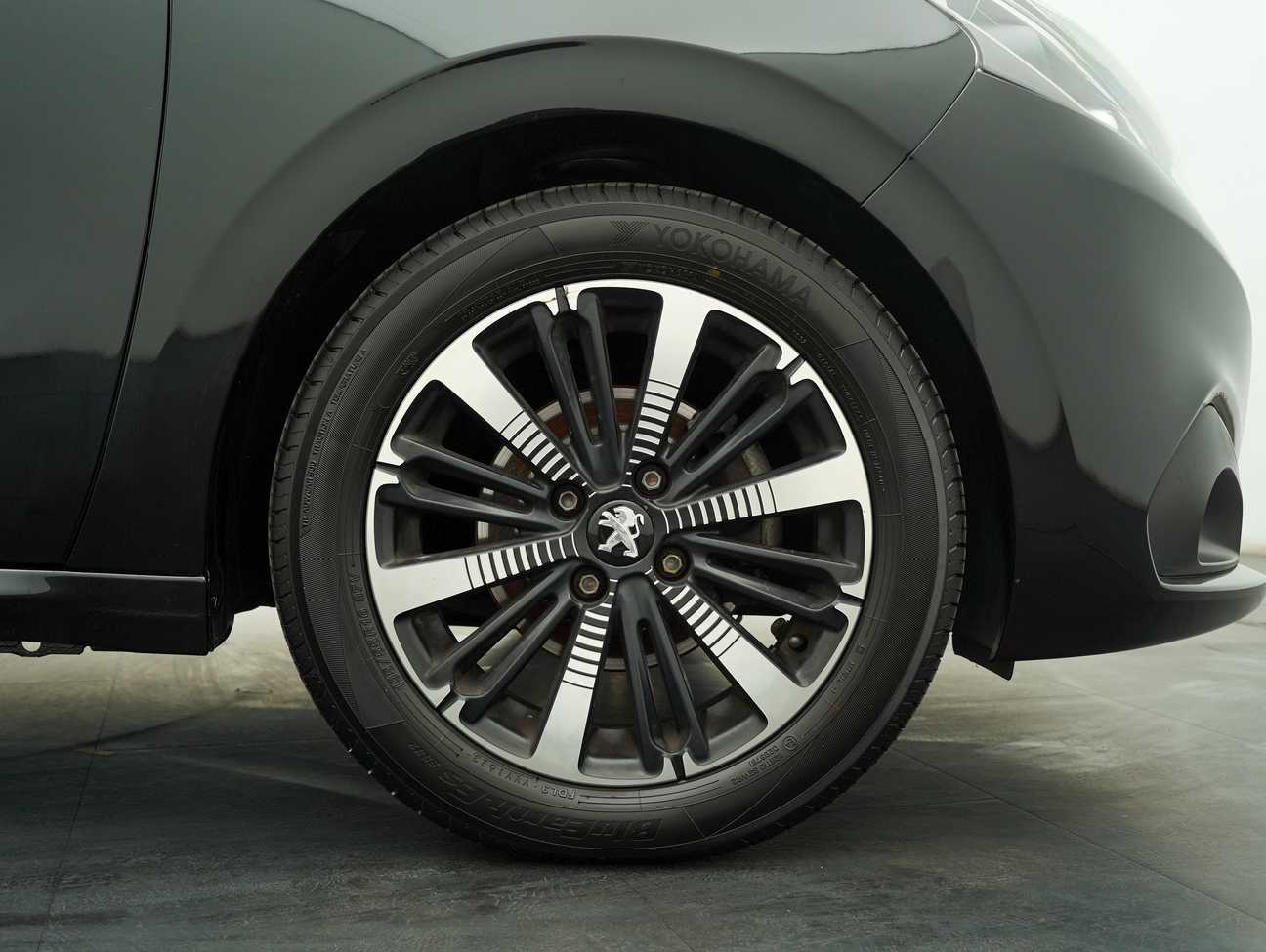 terpakai 2019 Peugeot 208 PureTech 1.2