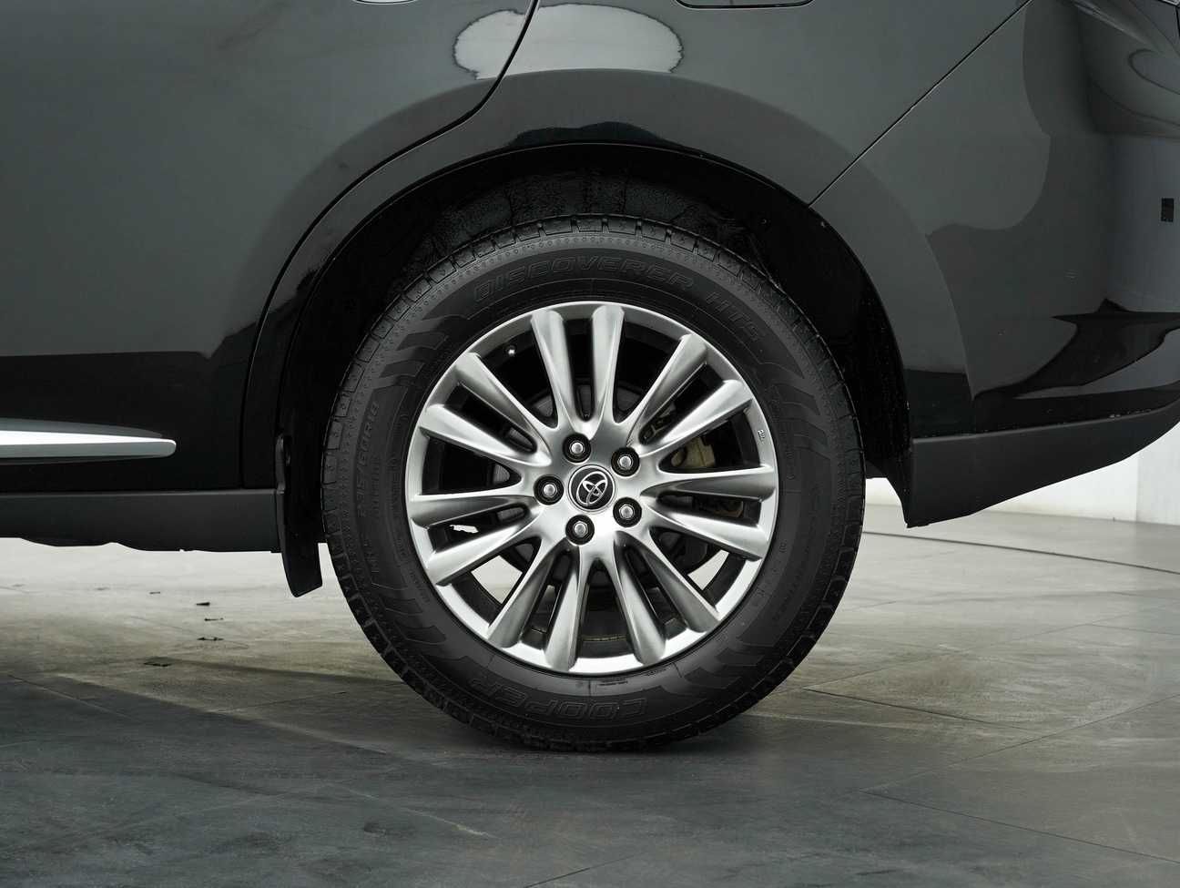 used 2014 Toyota Harrier Premium 2.0