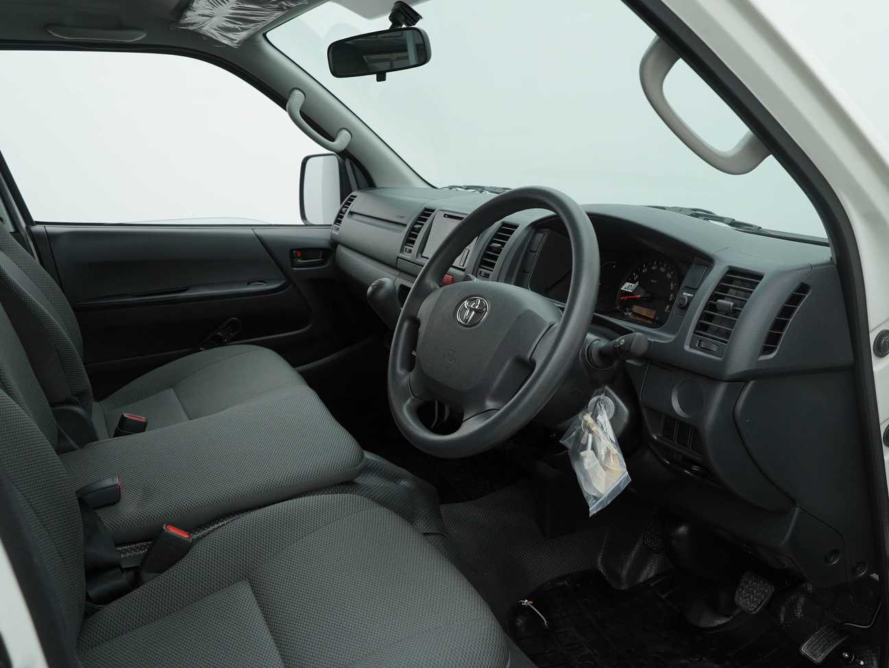 terpakai 2023 Toyota Hiace Panel 2.5