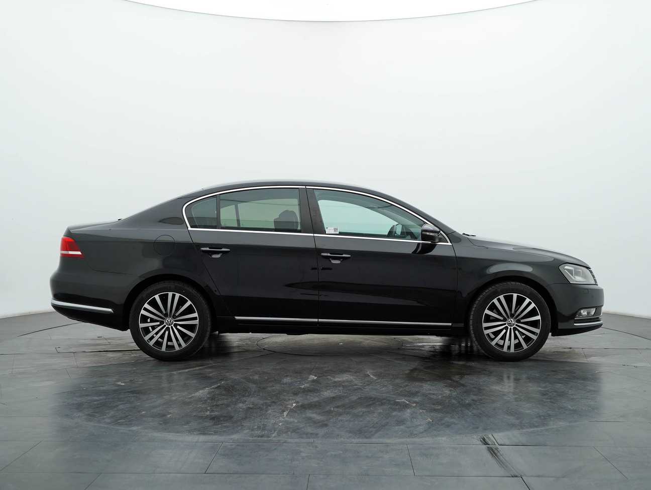 terpakai 2014 Volkswagen Passat TSI 1.8