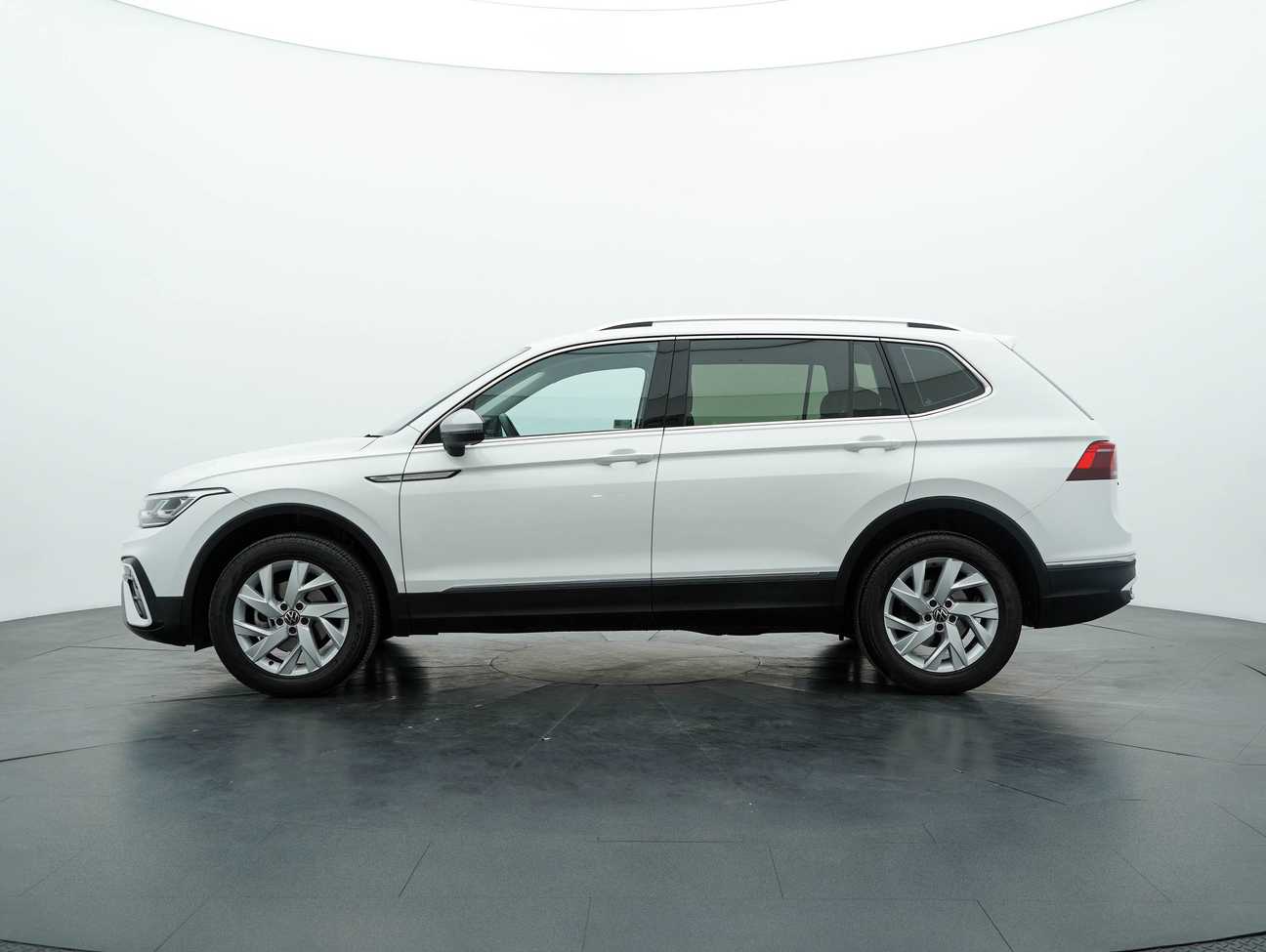 terpakai 2023 Volkswagen Tiguan Allspace Elegance 1.4