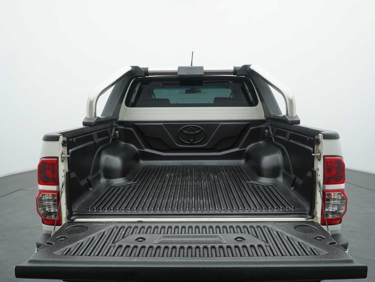 terpakai 2015 Toyota Hilux G TRD Sportivo VNT Dual Cab 2.5