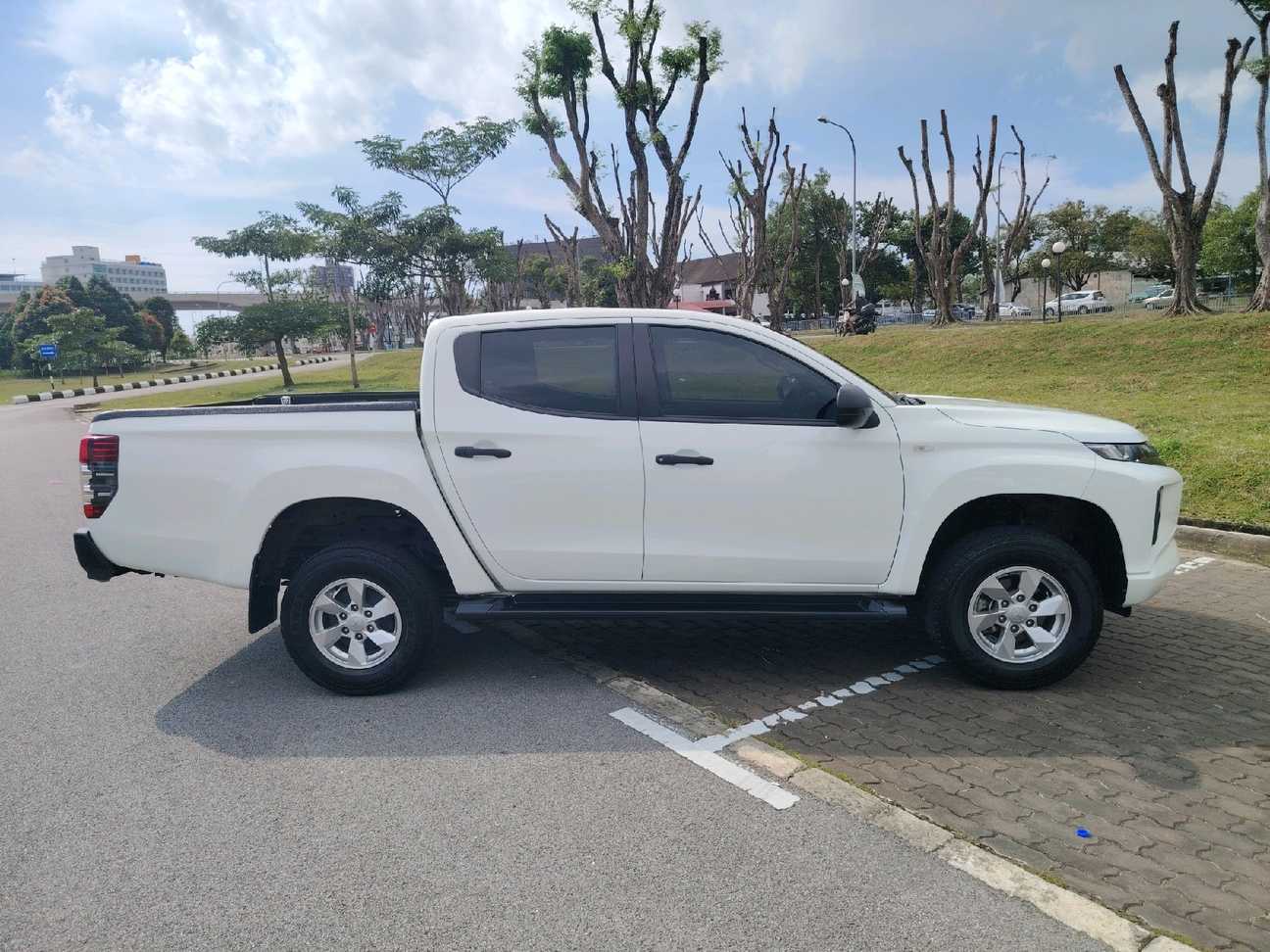 terpakai 2023 Mitsubishi Triton VGT Dual Cab 2.4