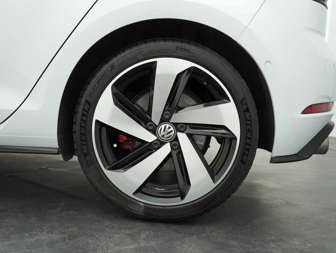 terpakai 2019 Volkswagen GOLF GTI 2.0